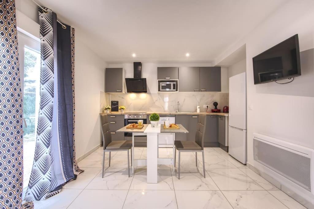 Appt P2 De 1 A 6 Pers A Rognac Apartment ภายนอก รูปภาพ
