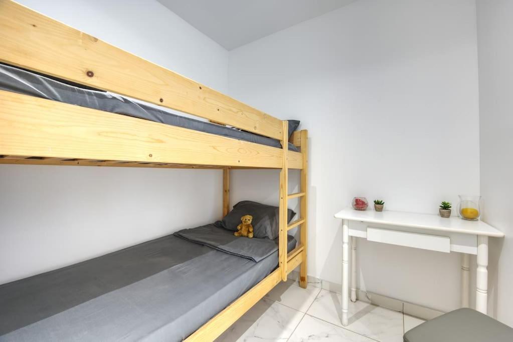 Appt P2 De 1 A 6 Pers A Rognac Apartment ภายนอก รูปภาพ