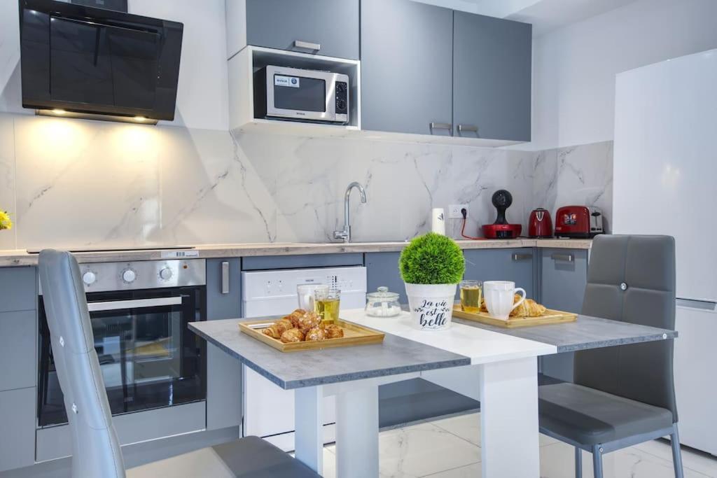 Appt P2 De 1 A 6 Pers A Rognac Apartment ภายนอก รูปภาพ