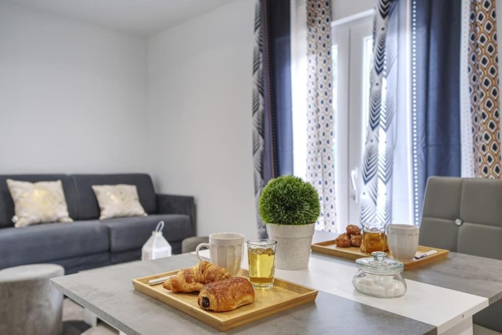 Appt P2 De 1 A 6 Pers A Rognac Apartment ภายนอก รูปภาพ
