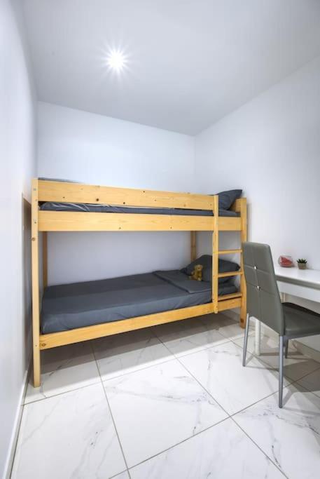 Appt P2 De 1 A 6 Pers A Rognac Apartment ภายนอก รูปภาพ